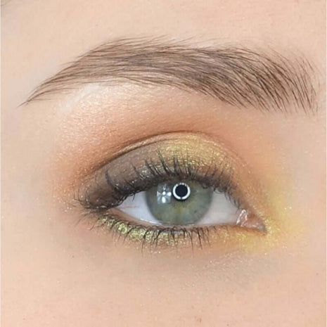 Augen-Make-up mit gelbem Lidschatten Cringe